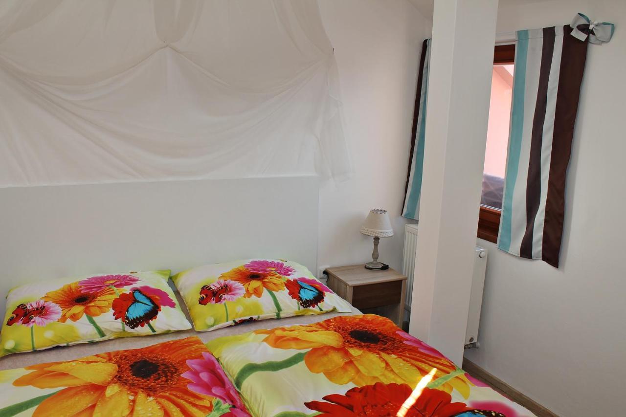 Attic With Parking, Near The Center Of Cb - 110M2 Lejlighed Ceske Budejovice Eksteriør billede